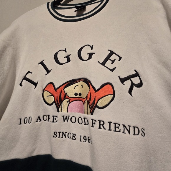 Disney Tigger Winnie The Pooh 100 Acre Wood Sweatshirt Women's SM Embroidered - Picture 2 of 11